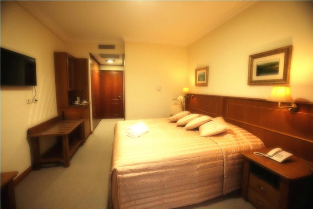 Afkos Grammos Boutique Hotel Resort Nestorion Room photo